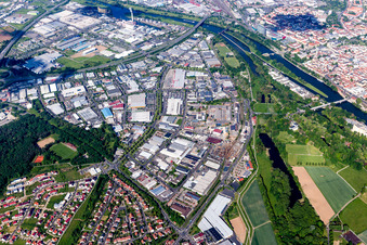 Vue aérienne de Zone industrielle et implantation d'entreprise Sennfeld West am Main à Sennfeld dans le département Bavière, Allemagne
