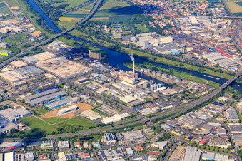 Vue aérienne de Vue d'ensemble de la zone industrielle Hafen-West au niveau du port Schweinfurt depuis le nord-est avec GKS, ZF Friedrichshafen Plant South, Bosch Rexroth, SKF GmbH Plant 3 et ML Lubrication GmbH à Schweinfurt dans le département Bavière, Allemagne