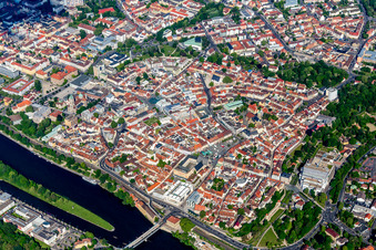 Vue aérienne de Quartier de la vieille ville et centre-ville à Schweinfurt dans le département Bavière, Allemagne