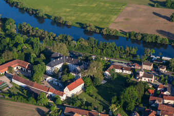 Vue aérienne de Château (ancienne abbaye) Theres à le quartier Obertheres in Theres dans le département Bavière, Allemagne