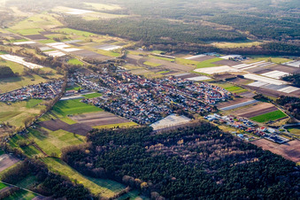 Vue aérienne de Vue de la ville depuis l'est à Hanhofen dans le département Rhénanie-Palatinat, Allemagne