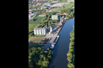 Vue aérienne de Zone industrielle de Schmachtenberg à Zeil am Main dans le département Bavière, Allemagne