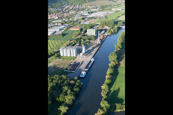 Vue aérienne de Zone industrielle de Schmachtenberg à Zeil am Main dans le département Bavière, Allemagne