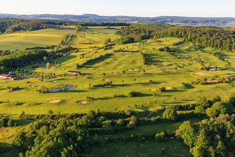 Vue aérienne de Terrain de golf du Golfclub Haßberge eV à le quartier Steinbach in Ebelsbach dans le département Bavière, Allemagne