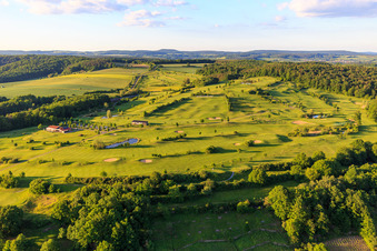 Vue aérienne de Terrain de golf du Golfclub Haßberge eV à le quartier Steinbach in Ebelsbach dans le département Bavière, Allemagne