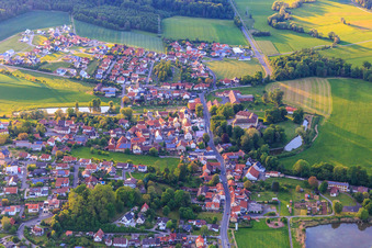 Vue aérienne de Vue de la ville depuis le sud à Rentweinsdorf dans le département Bavière, Allemagne