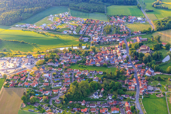 Vue aérienne de Vue de la ville depuis le sud à Rentweinsdorf dans le département Bavière, Allemagne