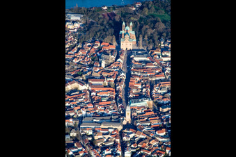 Vue aérienne de Maximilianstraße de l'Altpörtel à la cathédrale de Spire à Speyer dans le département Rhénanie-Palatinat, Allemagne