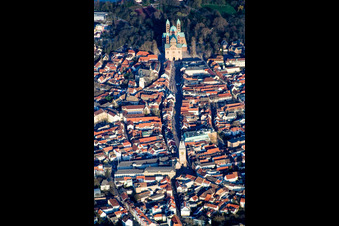 Vue aérienne de Maximilianstraße de l'Altpörtel à la cathédrale de Spire à Speyer dans le département Rhénanie-Palatinat, Allemagne