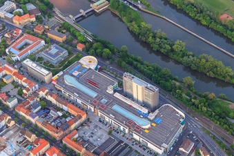Vue aérienne de Zone commerciale ECE avec Stadtgalerie Schweinfurt et MediaMarkt Schweinfurt Ville vue de l'ouest à Schweinfurt dans le département Bavière, Allemagne