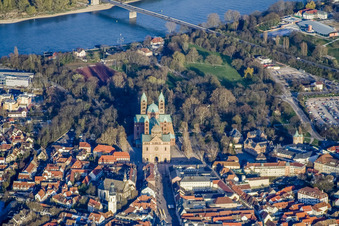 Vue aérienne de Cathédrale à Speyer depuis l'ouest à Speyer dans le département Rhénanie-Palatinat, Allemagne