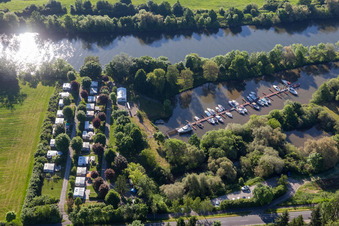 Vue aérienne de Marina à le quartier Garstadt in Bergrheinfeld dans le département Bavière, Allemagne