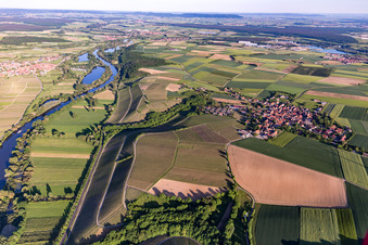 Vue oblique de Quartier Neuses am Berg in Dettelbach dans le département Bavière, Allemagne