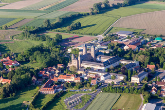 Vue aérienne de Ensemble de bâtiments de l'abbaye de Münsterschwarzach à le quartier Stadtschwarzach in Schwarzach am Main dans le département Bavière, Allemagne