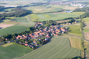Vue aérienne de Quartier Feuerbach in Wiesentheid dans le département Bavière, Allemagne