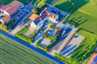 Vue aérienne de Hôtel de campagne Geiselwind à Geiselwind dans le département Bavière, Allemagne