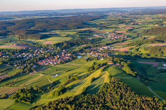 Vue aérienne de Burgwindheim dans le département Bavière, Allemagne