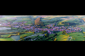 Vue aérienne de Panorama en bordure de champs agricoles et de terres agricoles en Trossenfurt à le quartier Trossenfurt in Oberaurach dans le département Bavière, Allemagne
