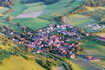 Vue aérienne de Quartier Eschenau in Knetzgau dans le département Bavière, Allemagne