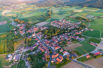 Vue aérienne de Quartier Oberschwappach in Knetzgau dans le département Bavière, Allemagne