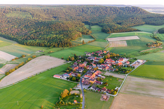 Vue aérienne de Village - Vue à le quartier Oberschwappach in Knetzgau dans le département Bavière, Allemagne