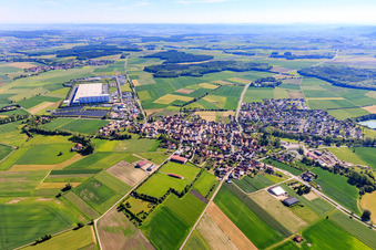 Vue aérienne de Vue d'ensemble de la ville depuis le sud-ouest à Donnersdorf dans le département Bavière, Allemagne