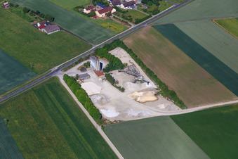 Vue aérienne de Extraction de calcaire pour l'extraction du gypse à Sulzheim dans le département Bavière, Allemagne