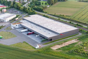 Photographie aérienne de Entrepôts et bâtiments d'expédition de la société Eichenlaub Logistik GmbH à Rohrbach dans le département Rhénanie-Palatinat, Allemagne