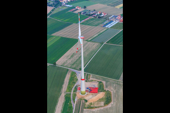 Vue aérienne de Dernier chantier du parc éolien de Hatzenbühler à Hatzenbühl dans le département Rhénanie-Palatinat, Allemagne