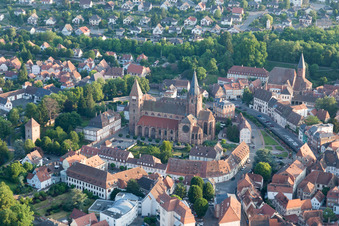 Wissembourg dans le département Bas Rhin, France vu d'un drone