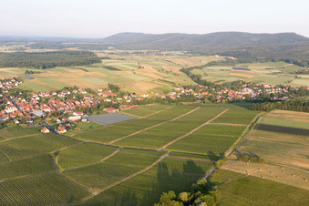 Vue aérienne de Steinseltz dans le département Bas Rhin, France