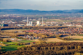 Vue aérienne de Vue de la ville depuis le sud devant le GKM à Altrip dans le département Rhénanie-Palatinat, Allemagne