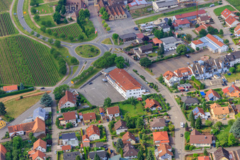 Vue aérienne de Kinésithérapie et physiothérapie à Kirchstr. à le quartier Rechtenbach in Schweigen-Rechtenbach dans le département Rhénanie-Palatinat, Allemagne