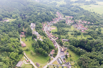 Vue aérienne de Près de Wissembourg à Weiler dans le département Bas Rhin, France