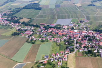 Steinseltz dans le département Bas Rhin, France d'un drone