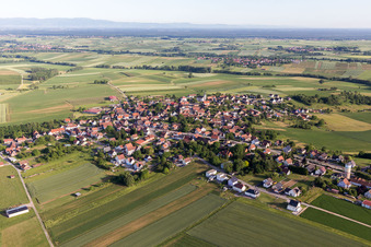 Vue aérienne de Schönenbourg à Schœnenbourg dans le département Bas Rhin, France