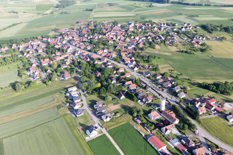 Vue aérienne de Schœnenbourg dans le département Bas Rhin, France