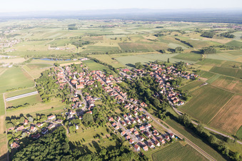 Kutzenhausen dans le département Bas Rhin, France depuis l'avion