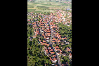Vue aérienne de Tracé de la rue du Maréchal Leclerc à Surbourg dans le département Bas Rhin, France