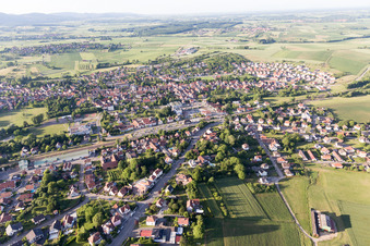 Soultz-sous-Forêts dans le département Bas Rhin, France vue du ciel