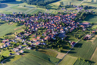 Vue aérienne de Schönenbourg à Schœnenbourg dans le département Bas Rhin, France