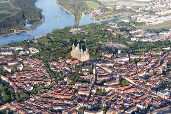 Vue aérienne de Construction de l'église de la cathédrale de la cathédrale à Speyer à Speyer dans le département Rhénanie-Palatinat, Allemagne