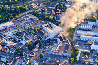 Incendie majeur à Speyer dans le département Rhénanie-Palatinat, Allemagne d'en haut