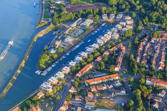 Vue aérienne de Développement de lofts entre Hafenstraße et la marina en face de SEA LIFE Speyer à Speyer dans le département Rhénanie-Palatinat, Allemagne