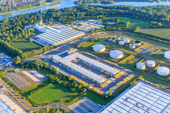 Vue aérienne de DHL Speyer sur la zone industrielle Am Flugplatz à Speyer dans le département Rhénanie-Palatinat, Allemagne