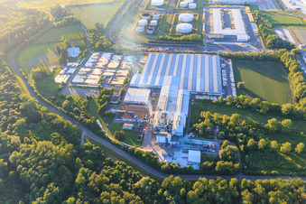 Saint-Gobain Isover G+H AG dans la zone industrielle Am Flugplatz à Speyer dans le département Rhénanie-Palatinat, Allemagne d'en haut