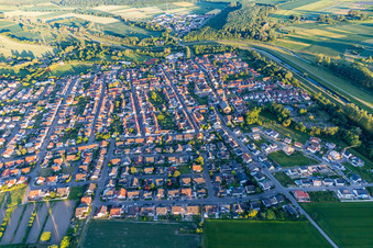 Vue aérienne de Du nord-ouest à le quartier Rußheim in Dettenheim dans le département Bade-Wurtemberg, Allemagne