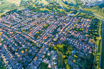 Vue aérienne de De l'ouest à le quartier Rußheim in Dettenheim dans le département Bade-Wurtemberg, Allemagne
