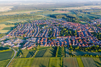 Vue aérienne de Village - Vue à le quartier Rußheim in Dettenheim dans le département Bade-Wurtemberg, Allemagne