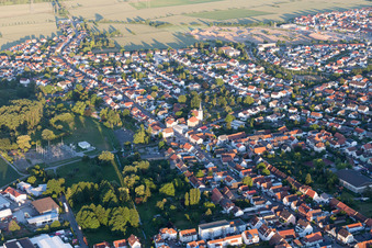 Vue aérienne de Quartier Hochstetten in Linkenheim-Hochstetten dans le département Bade-Wurtemberg, Allemagne